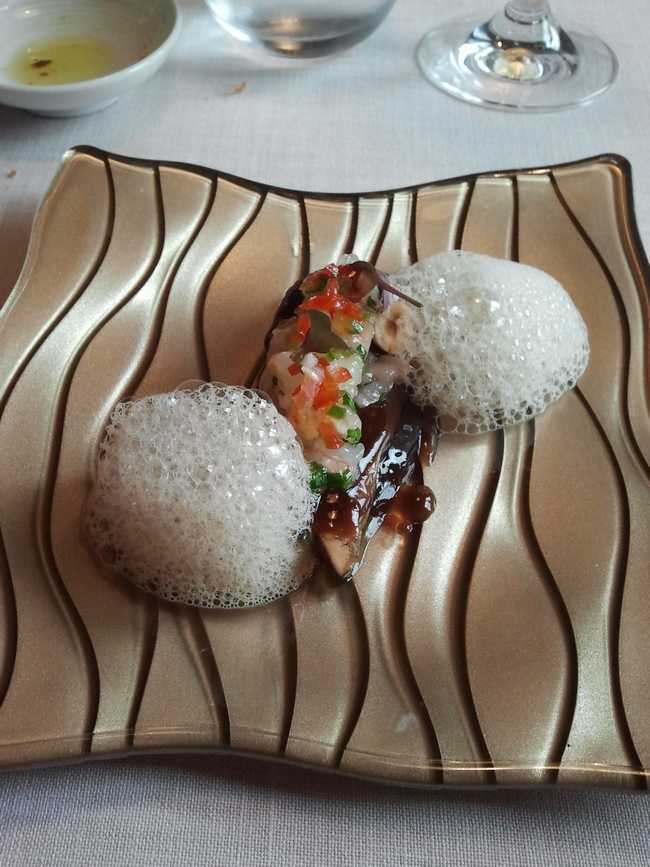 Mina en Bilbao Foie a la cerveza con tartar de gamba blanca de Huelva y emulsión de avellana